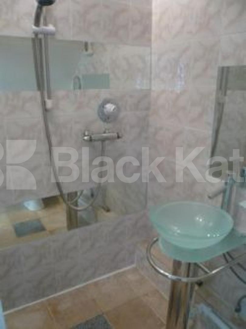 			5 Bedroom, 1 bath, 1 reception Flat			 Hervey Road, FINCHLEY CENTRAL